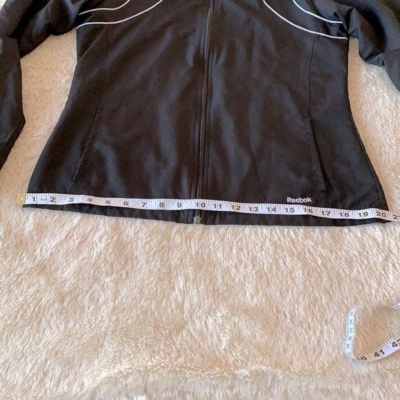 Reebok black and white fitted jacket woman’s size medium - Picture 12 of 16